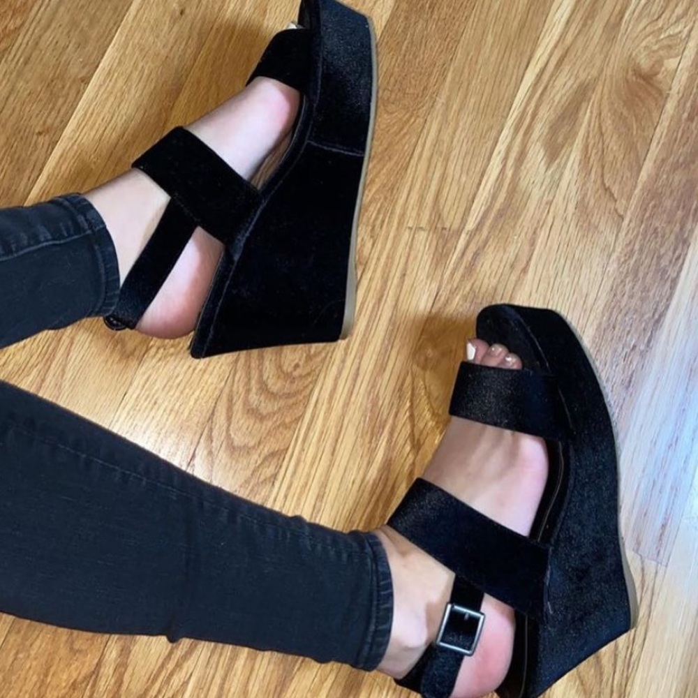 Steve Madden velvet wedges